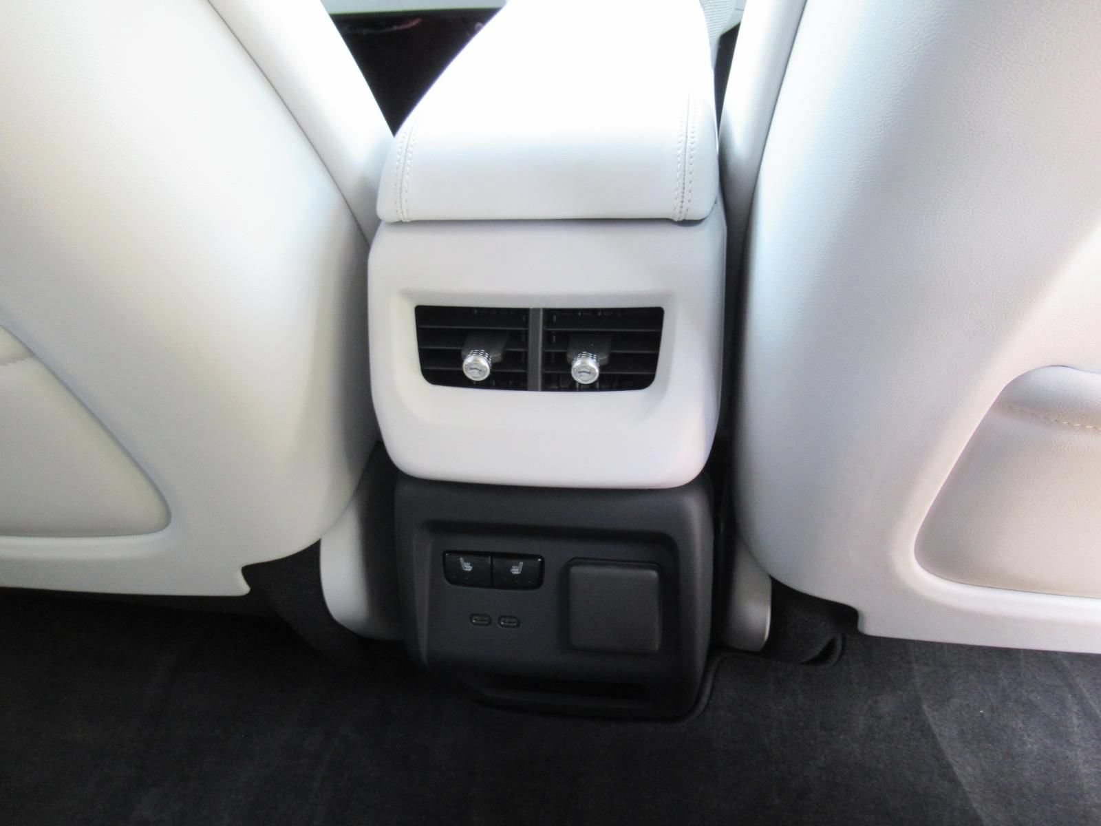 Certified 2025 Cadillac Optiq Luxury 2 AWD/4WD image 33