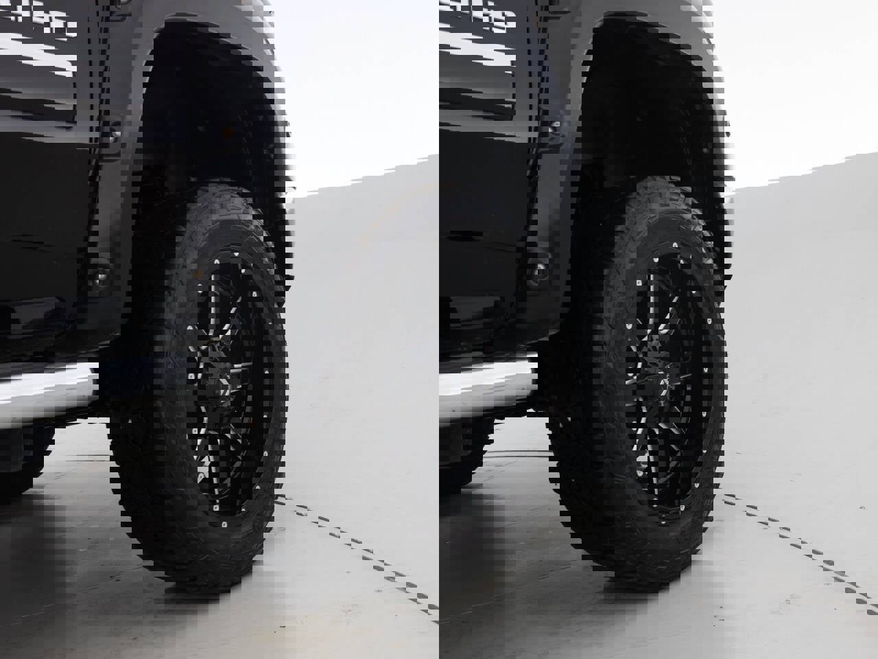 Used 2013 GMC Sierra 2500 Denali w/ Suspension Package, Off-Road image 18