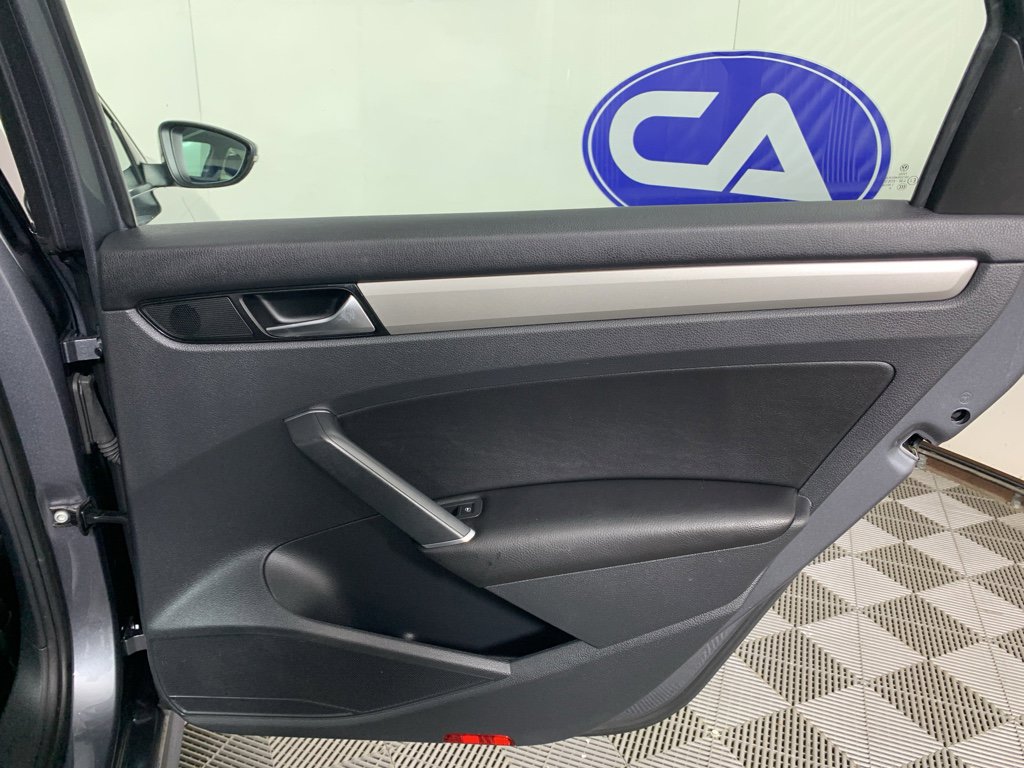 Used 2020 Volkswagen Passat 2.0T SE image 36