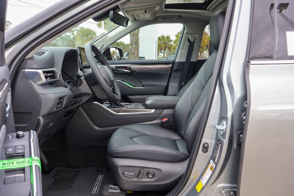 New 2026 Toyota Highlander Limited image 7
