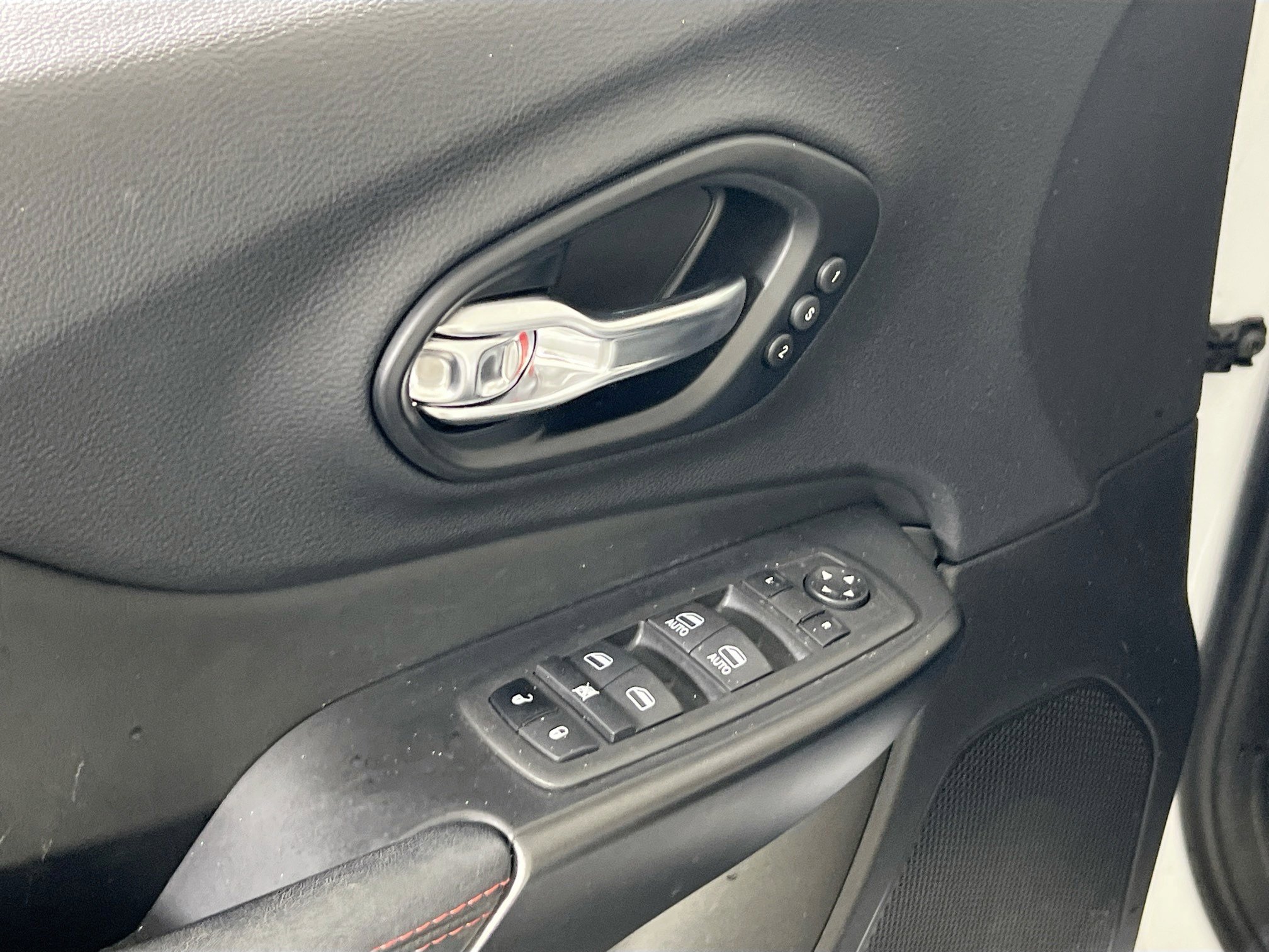 Used 2022 Jeep Cherokee Trailhawk w/ Premium Leather Package image 17