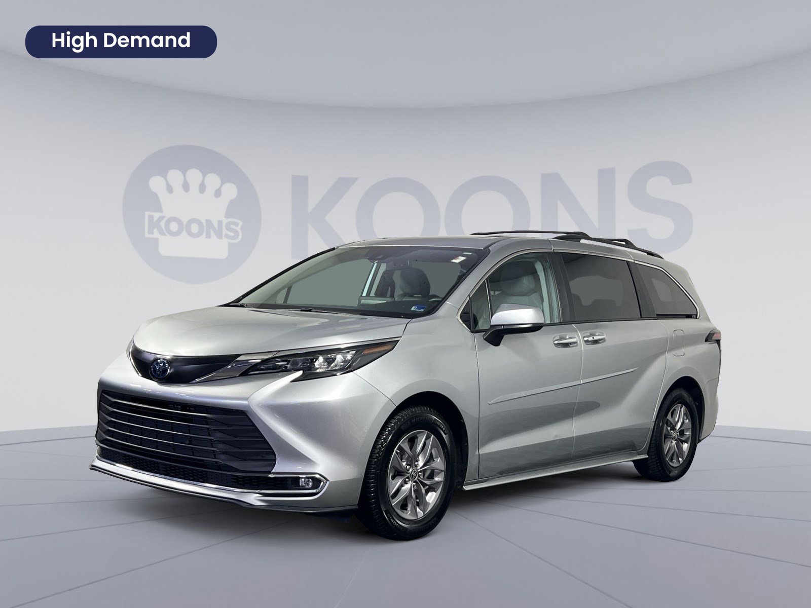 Used 2024 Toyota Sienna XLE AWD/4WD image 1
