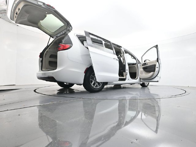 Used 2023 Chrysler Pacifica Touring-L FWD image 56