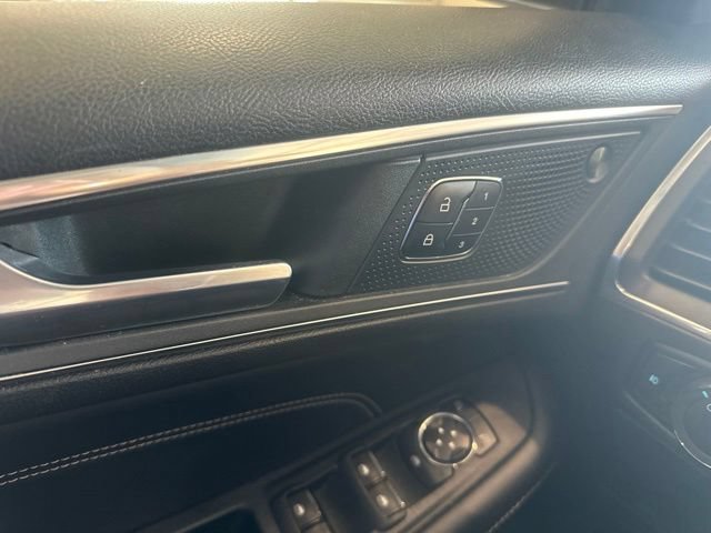 Used 2022 Ford Edge Titanium AWD/4WD image 13