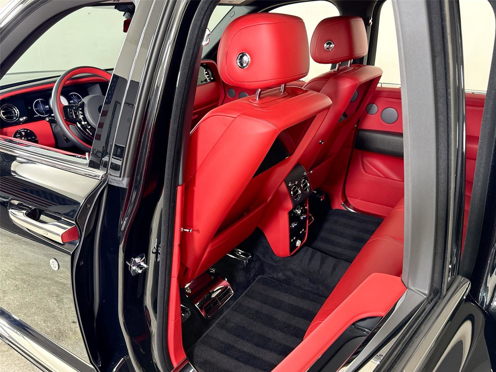 Used 2025 Rolls-Royce Cullinan image 28