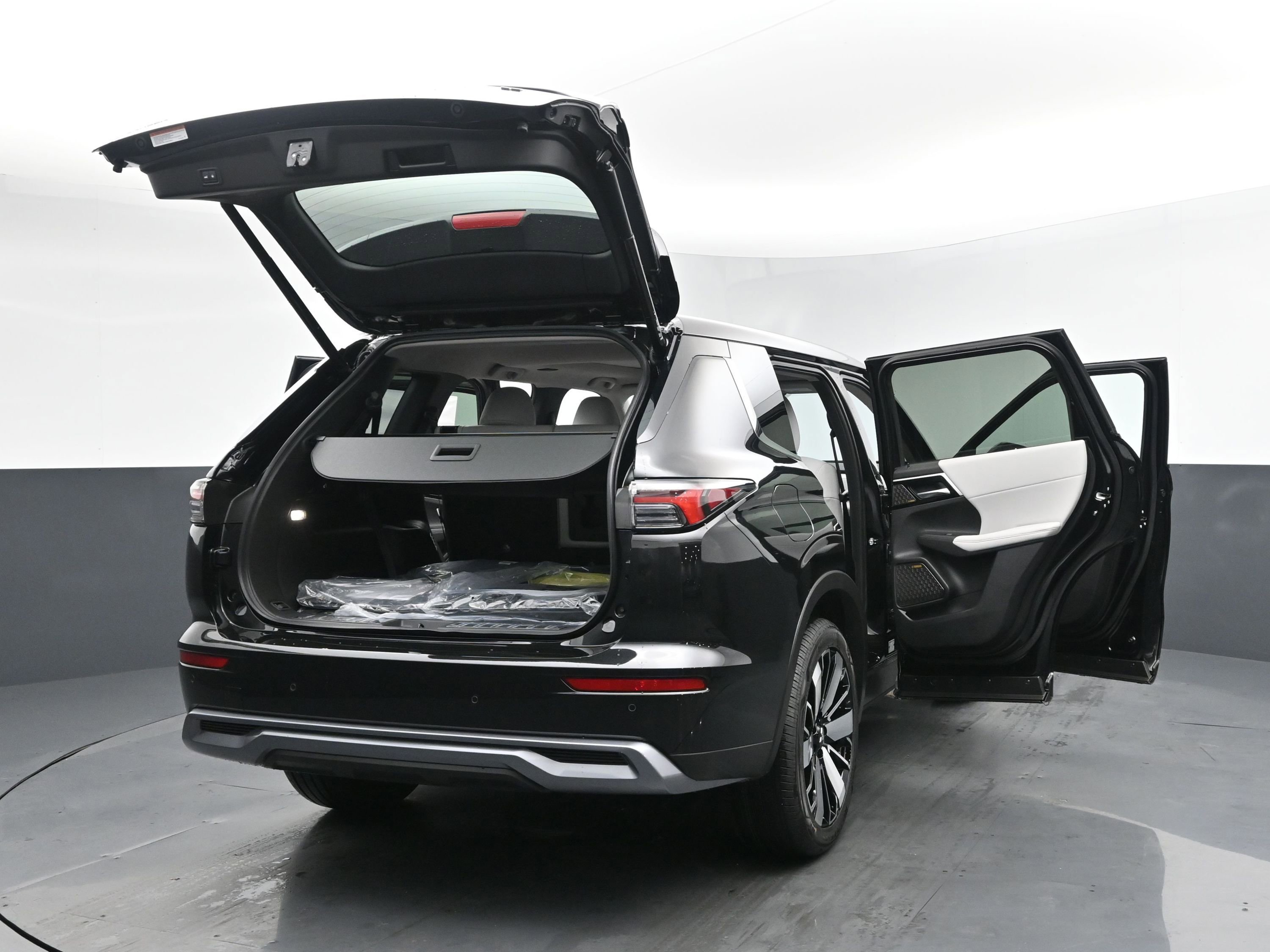 New 2026 Mitsubishi Outlander LE image 28