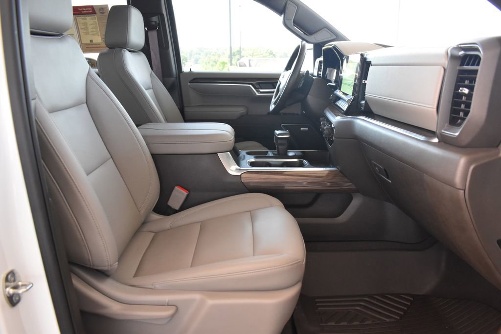 Used 2023 Chevrolet Silverado 1500 RST w/ Convenience Package II AWD/4WD image 5