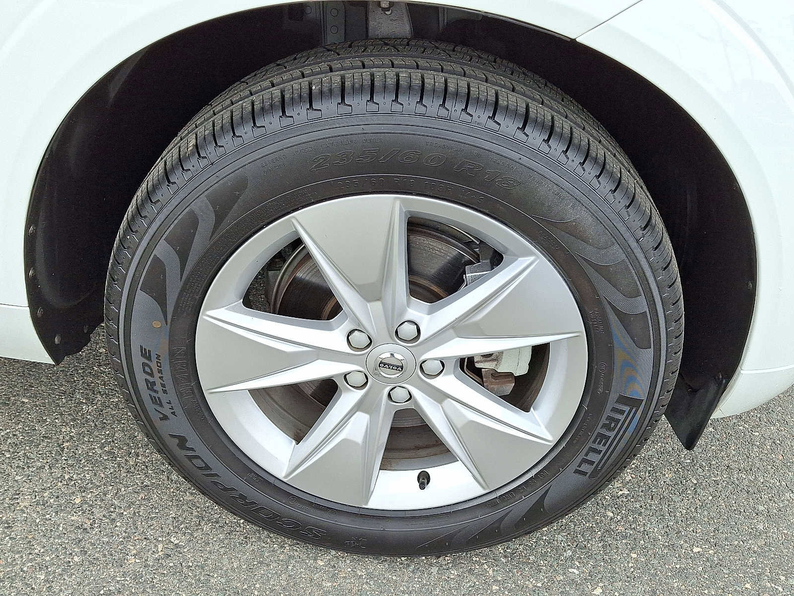 Used 2022 Volvo XC60 B5 Momentum image 8