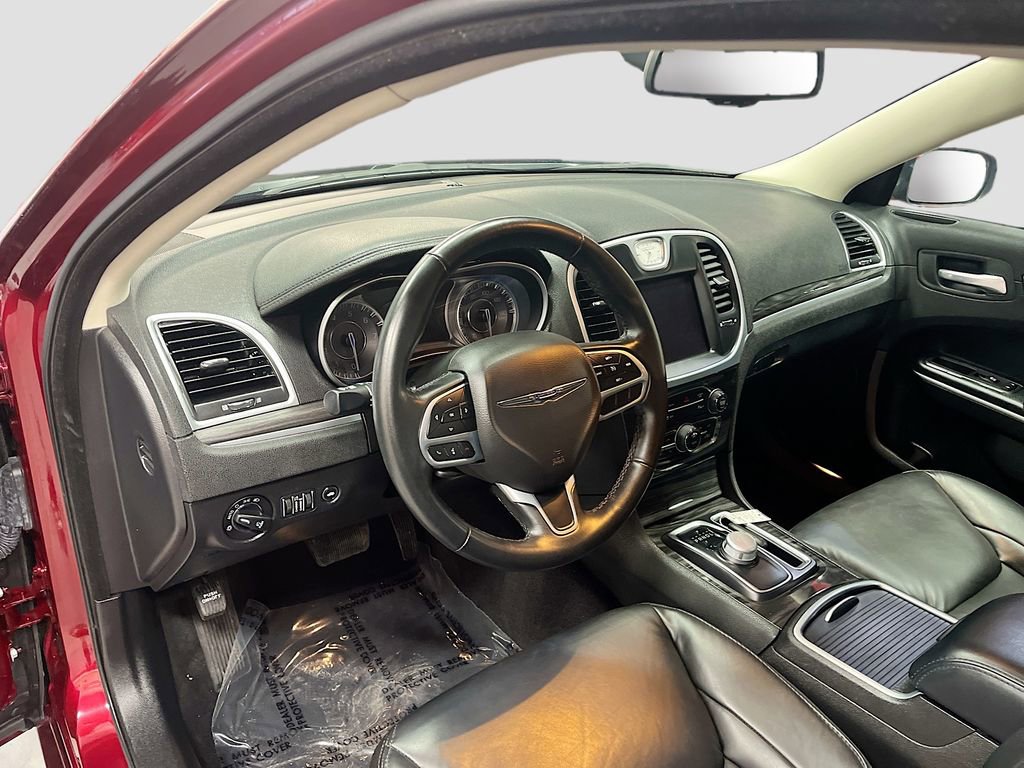 Used 2022 Chrysler 300 Touring L image 9