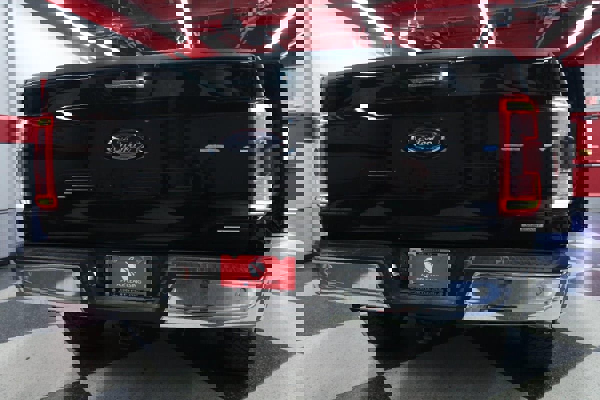 Used 2023 Ford F150 Lariat w/ Trailer Tow Package image 30