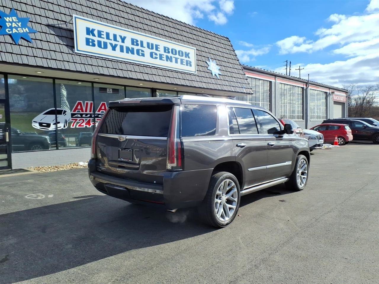 Used 2017 Cadillac Escalade Platinum image 2