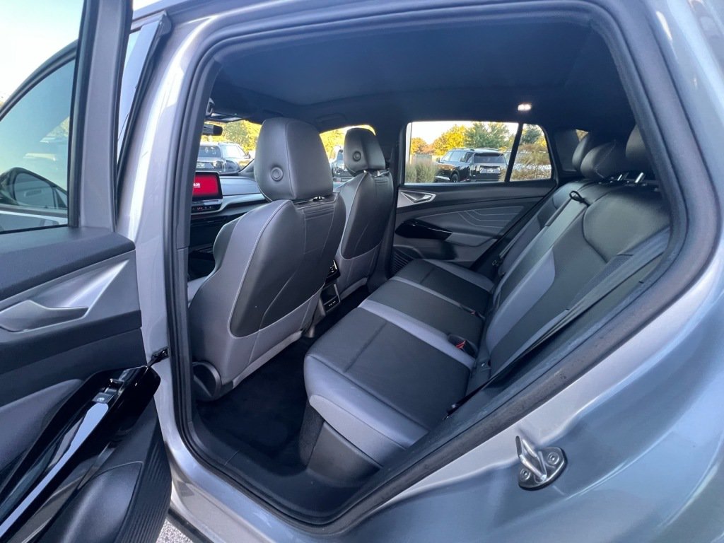 Used 2023 Volkswagen ID.4 Pro S AWD/4WD image 6