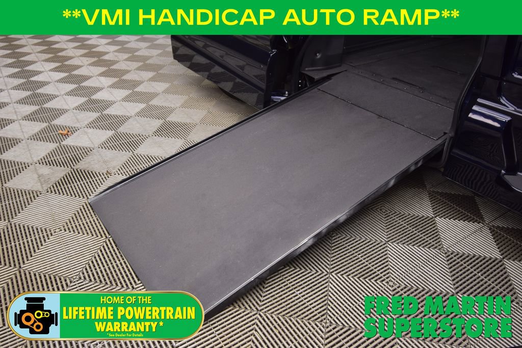 Used 2022 Toyota Sienna XLE image 9