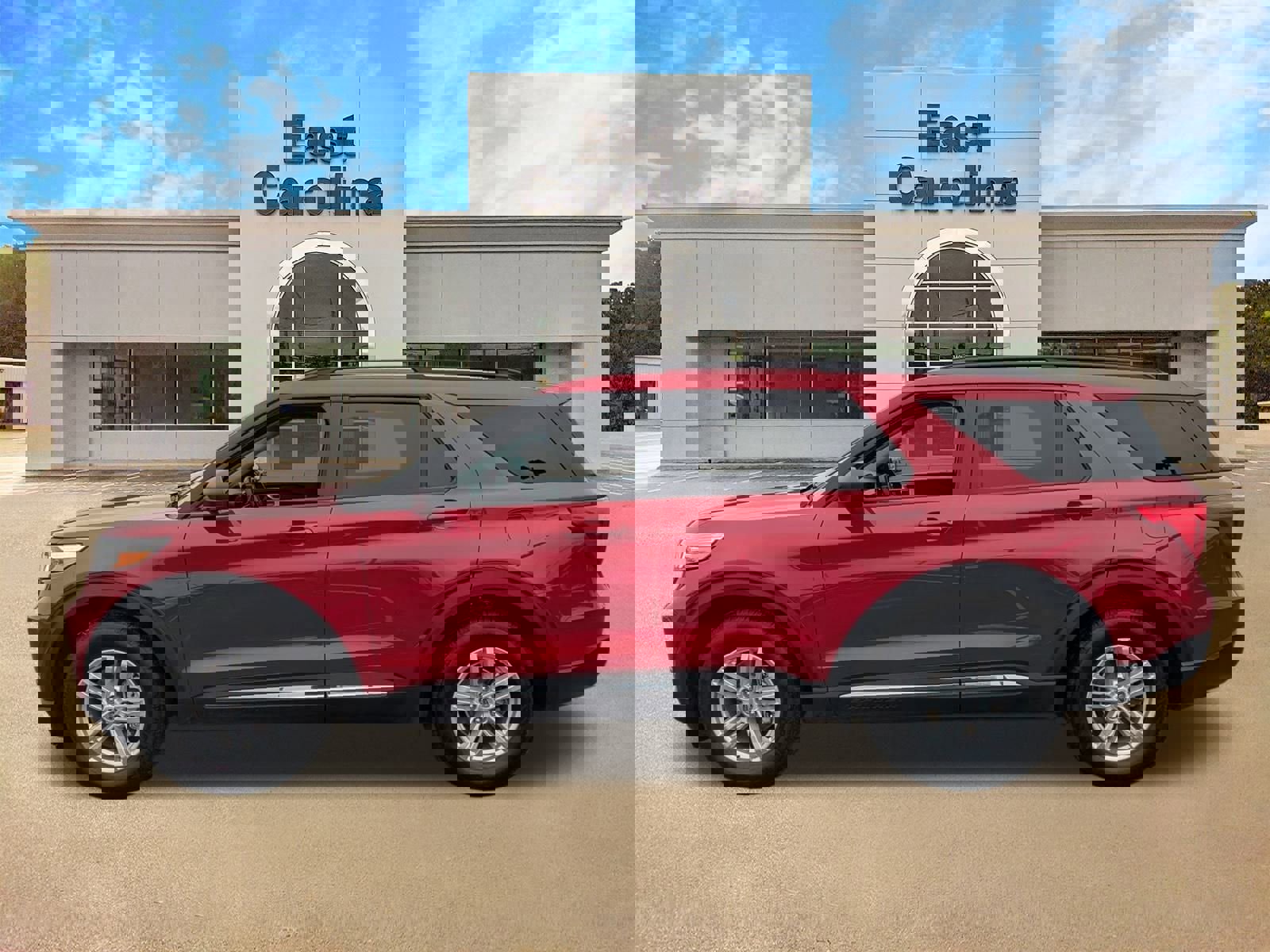 Used 2022 Ford Explorer XLT image 6