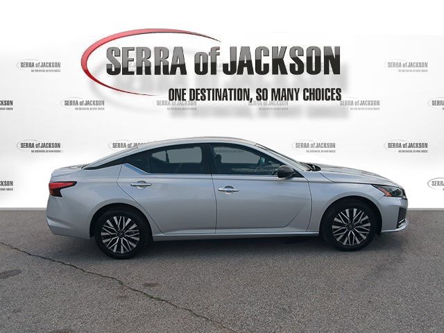 Used 2024 Nissan Altima 2.5 SV image 10