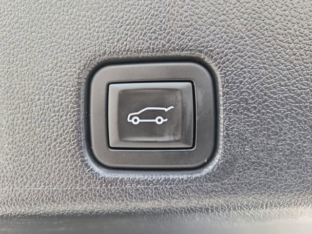 Used 2025 Chevrolet Traverse LT FWD image 7