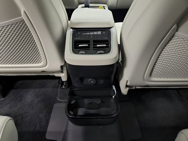 Used 2024 Volvo XC90 B6 Plus image 35