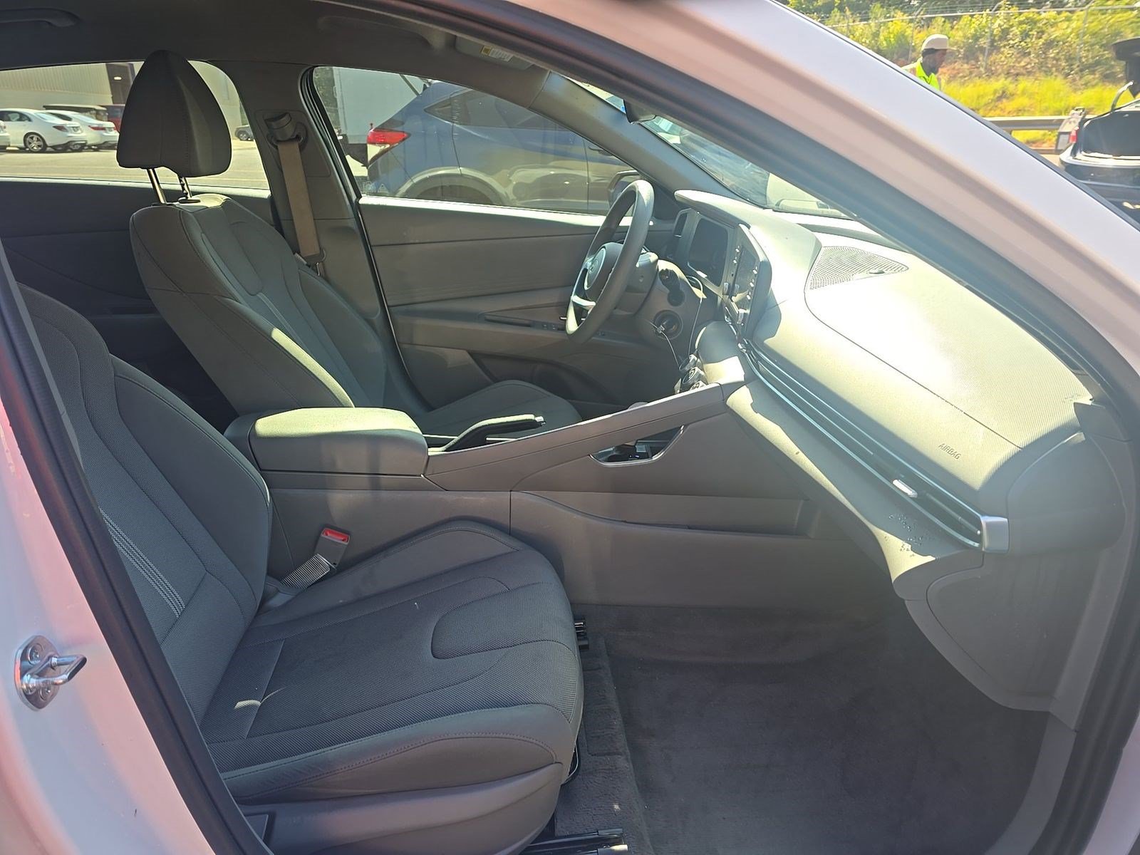 Used 2025 Hyundai Elantra SE FWD image 11
