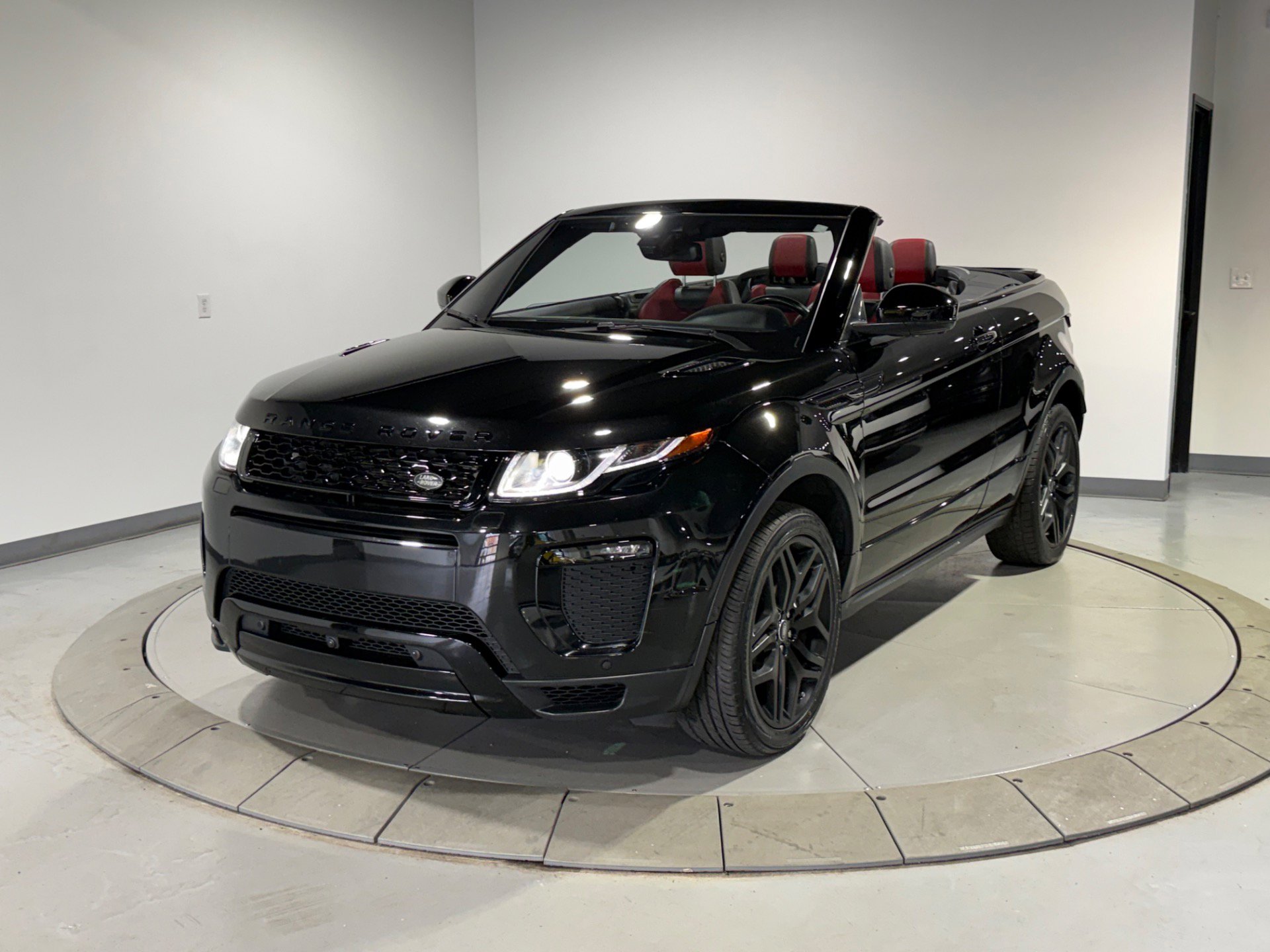 Used 2018 Land Rover Range Rover Evoque HSE Dynamic image 3