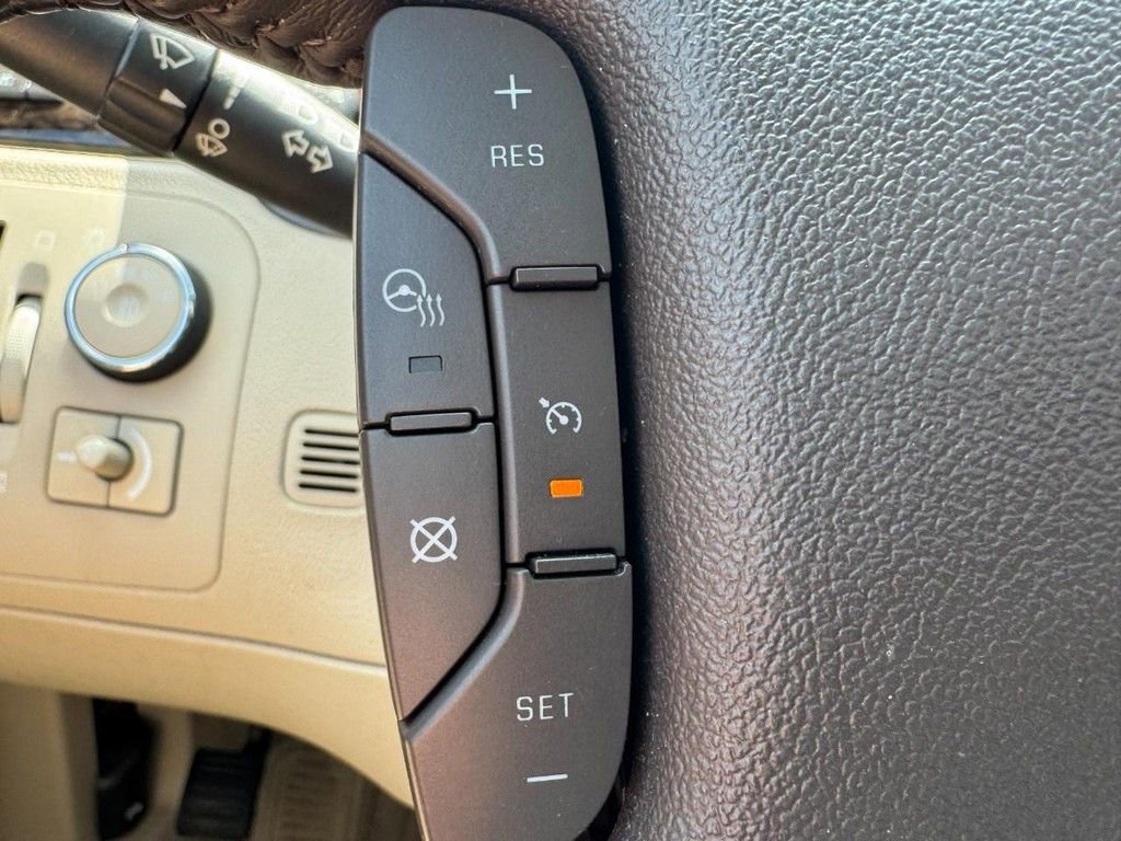 Used 2010 Cadillac DTS Luxury FWD image 18