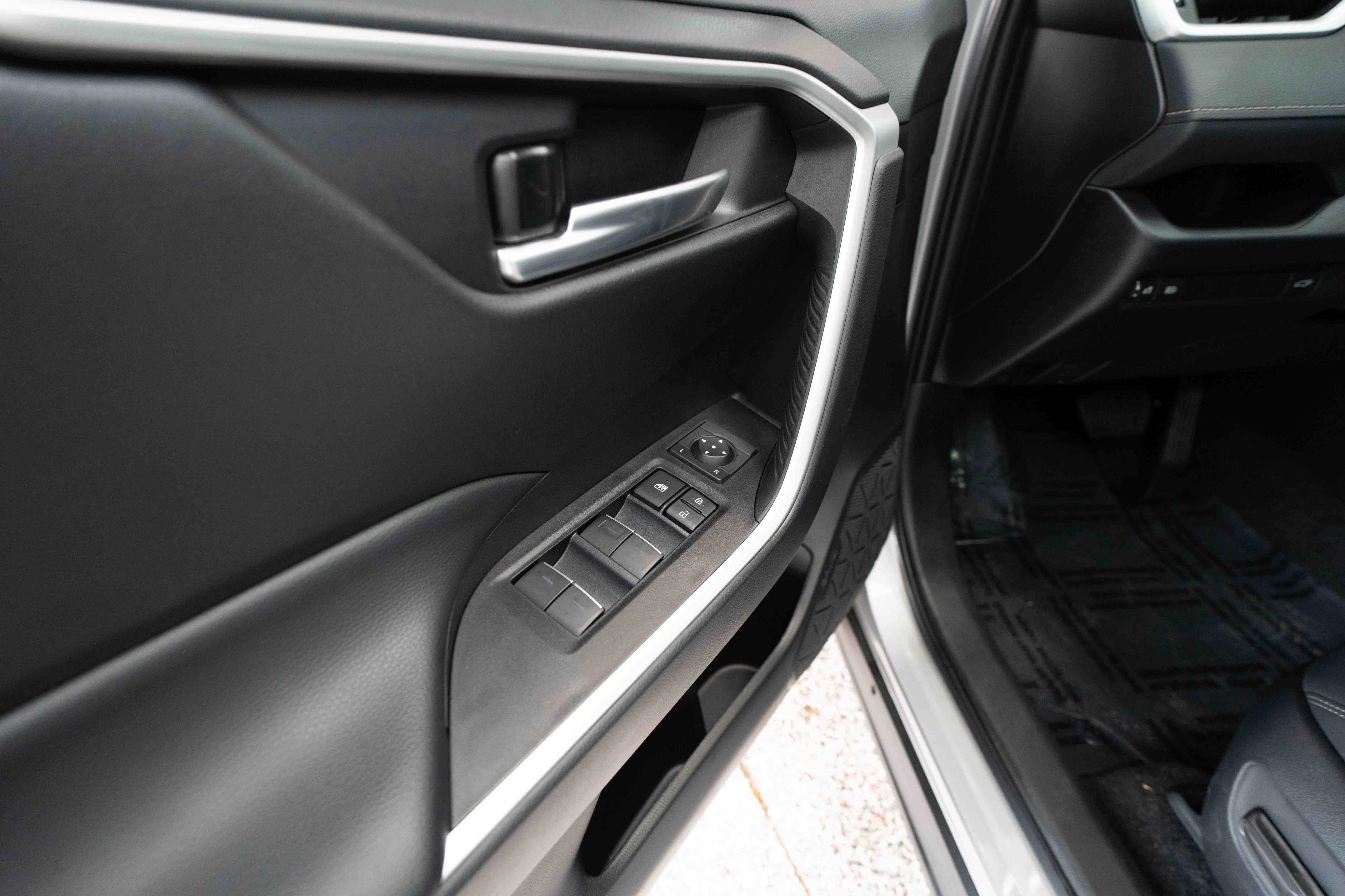 Used 2024 Toyota RAV4 XLE Premium FWD image 7