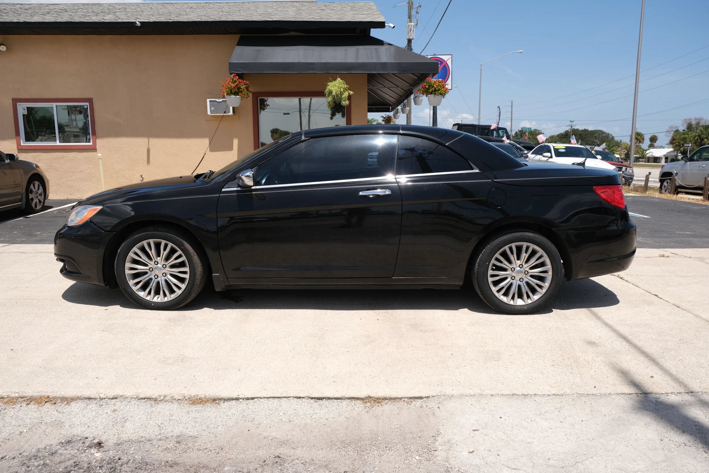 Used 2011 Chrysler 200 Limited FWD image 8