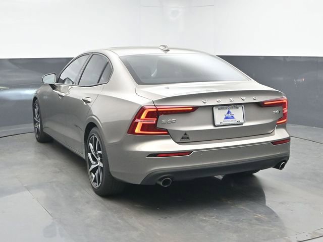 Used 2019 Volvo S60 T6 Momentum w/ Premium Package image 2