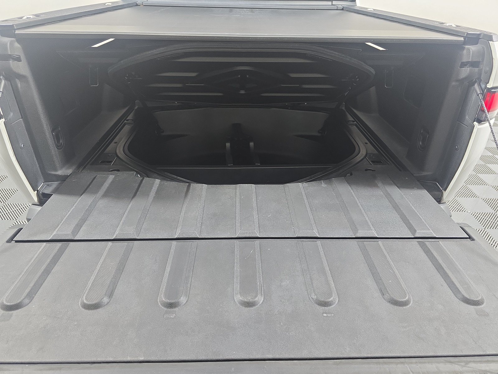 Used 2024 Rivian R1T Adventure AWD/4WD image 15