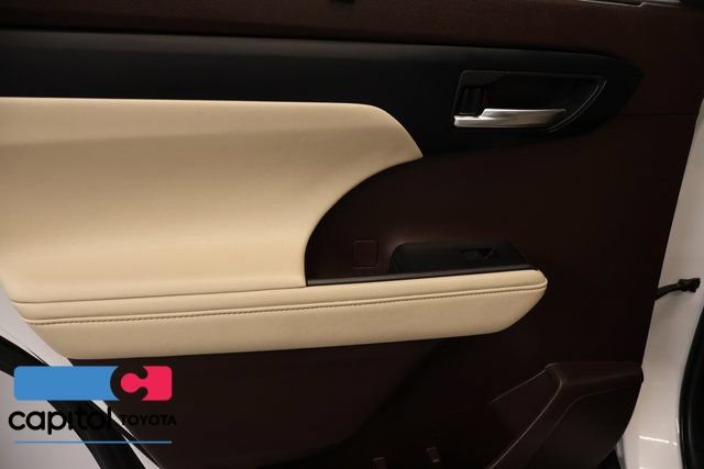 Certified 2021 Toyota Highlander XLE AWD/4WD image 34