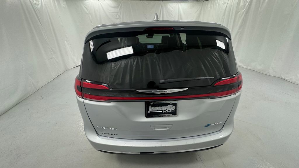 Used 2022 Chrysler Pacifica Touring-L FWD image 4