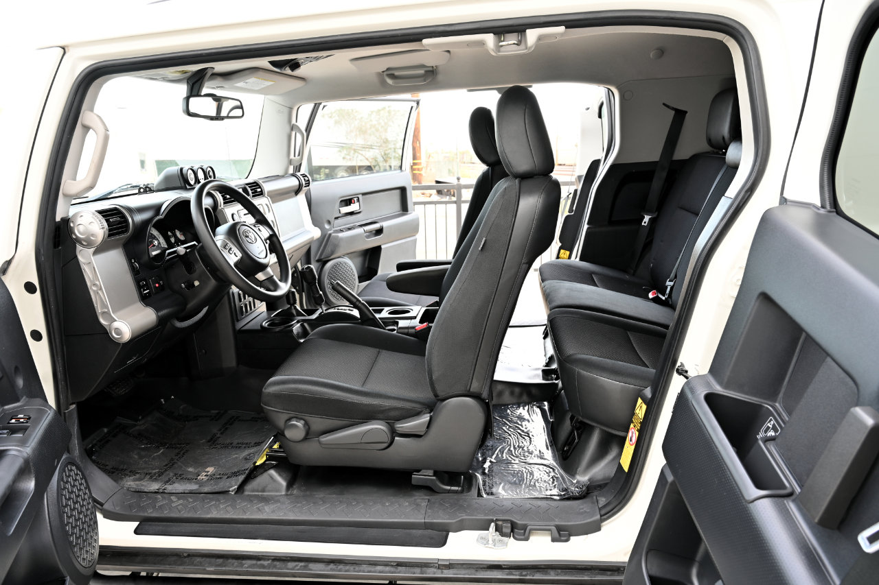 Used 2013 Toyota FJ Cruiser 4WD image 16