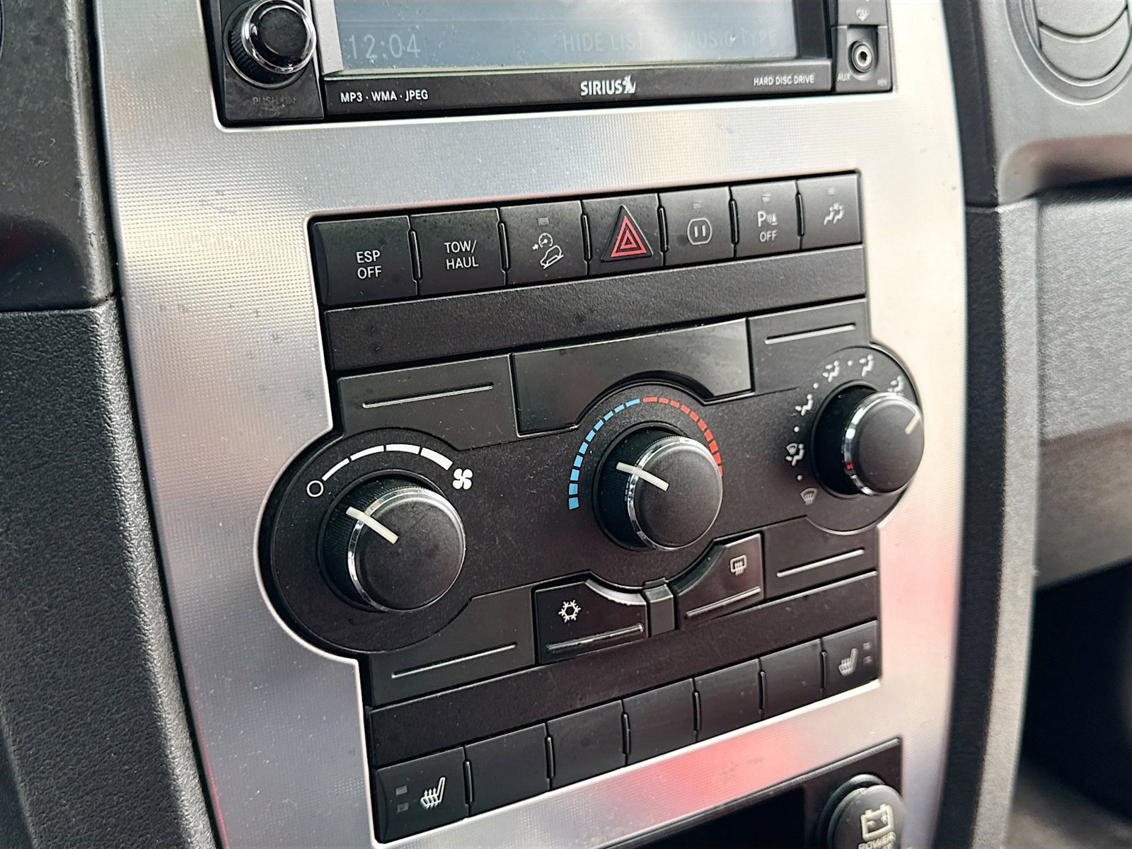 Used 2008 Jeep Commander Sport image 10