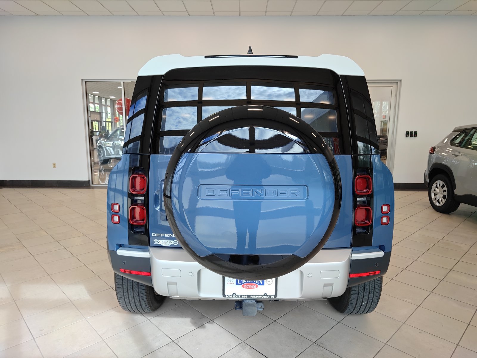 Used 2025 Land Rover Defender 110 S AWD/4WD image 3