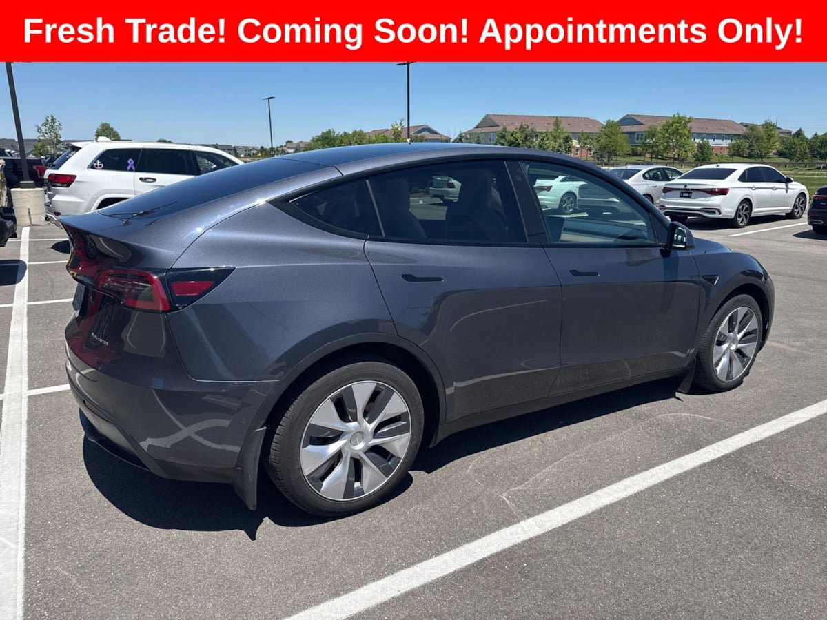 Used 2022 Tesla Model Y Long Range AWD/4WD image 2