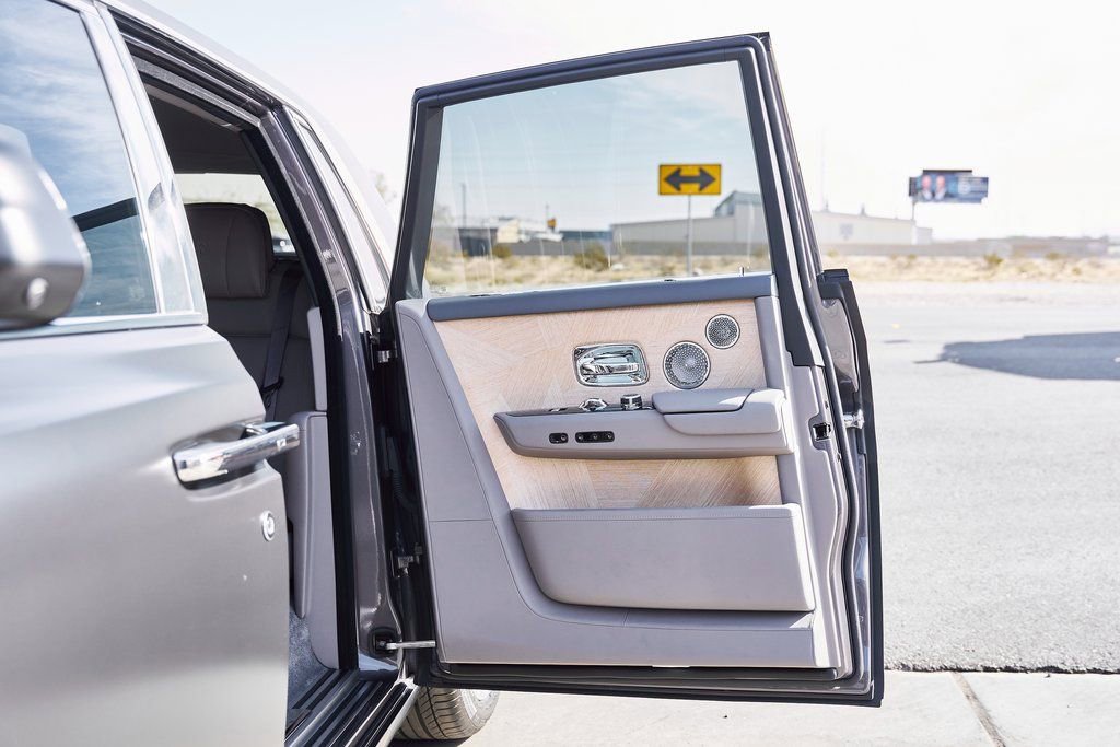Used 2025 Rolls-Royce Phantom Sedan RWD image 31