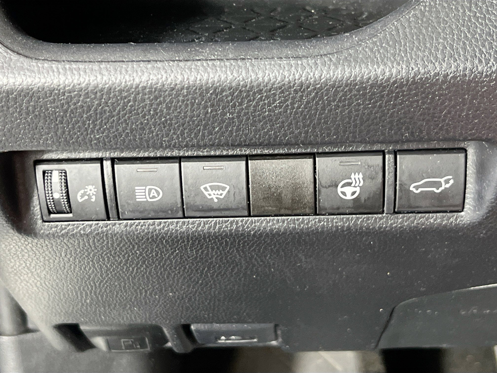 Used 2019 Toyota RAV4 XLE w/ Convenience Package AWD/4WD image 10