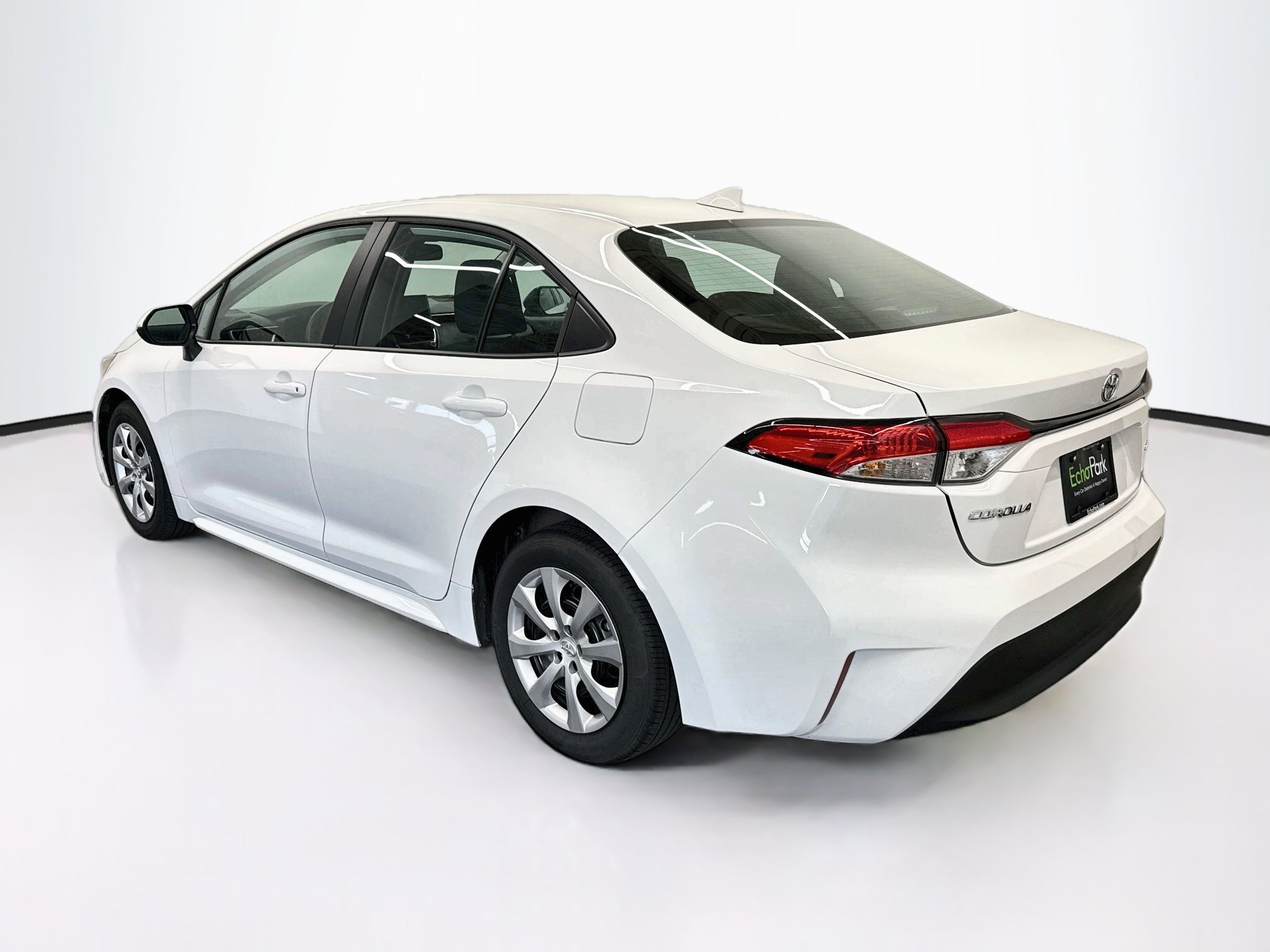 Used 2026 Toyota Corolla LE FWD image 5