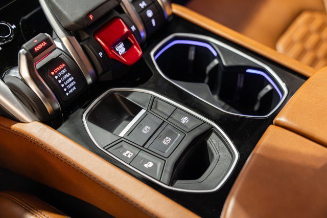 Used 2022 Lamborghini Urus AWD/4WD image 17