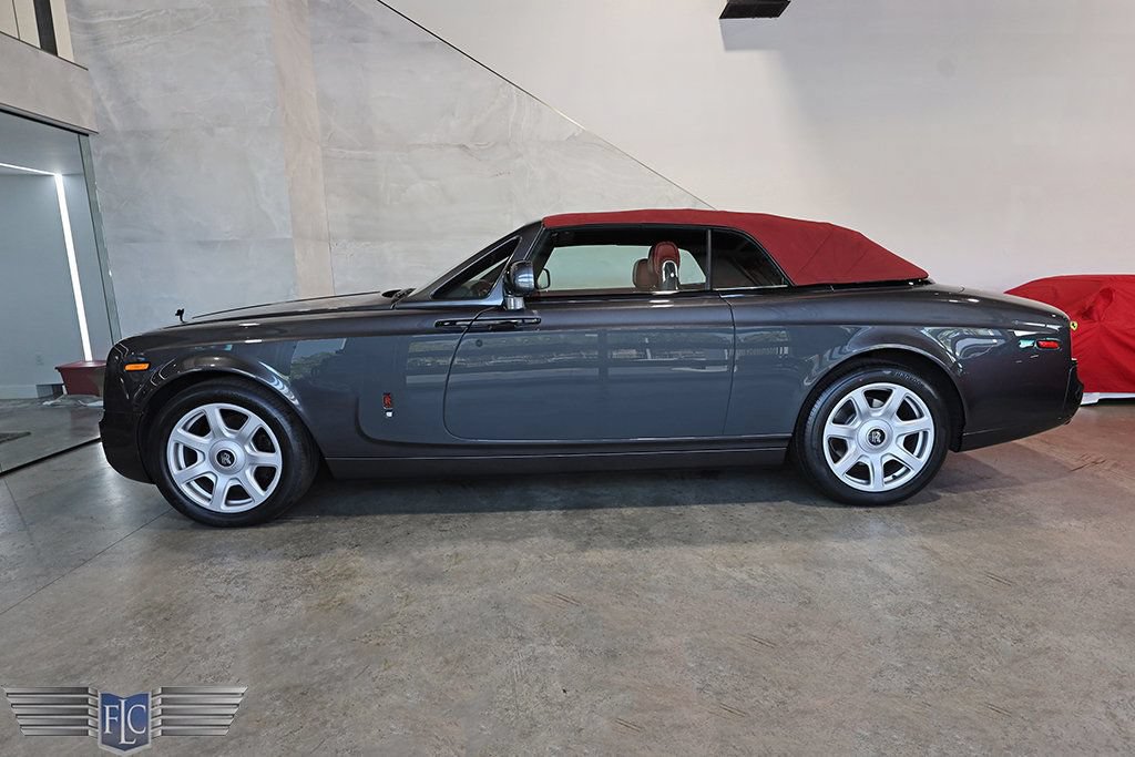 Used 2017 Rolls-Royce Phantom Drophead Coupe RWD image 3
