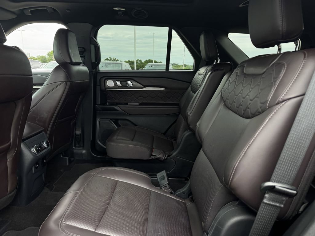 Used 2025 Ford Explorer Platinum w/ LUX Leather Package image 29
