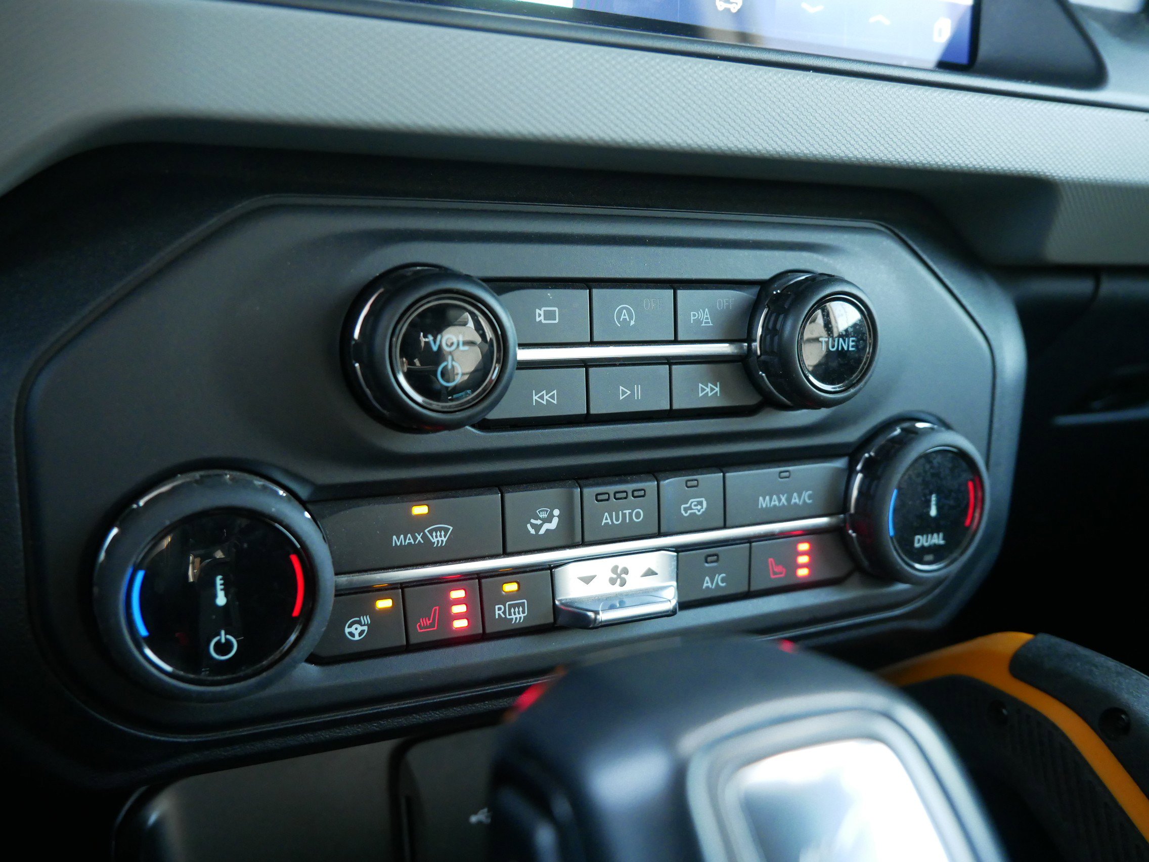 Certified 2022 Ford Bronco Badlands image 16