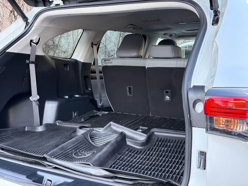 Used 2023 Toyota Highlander XLE image 9