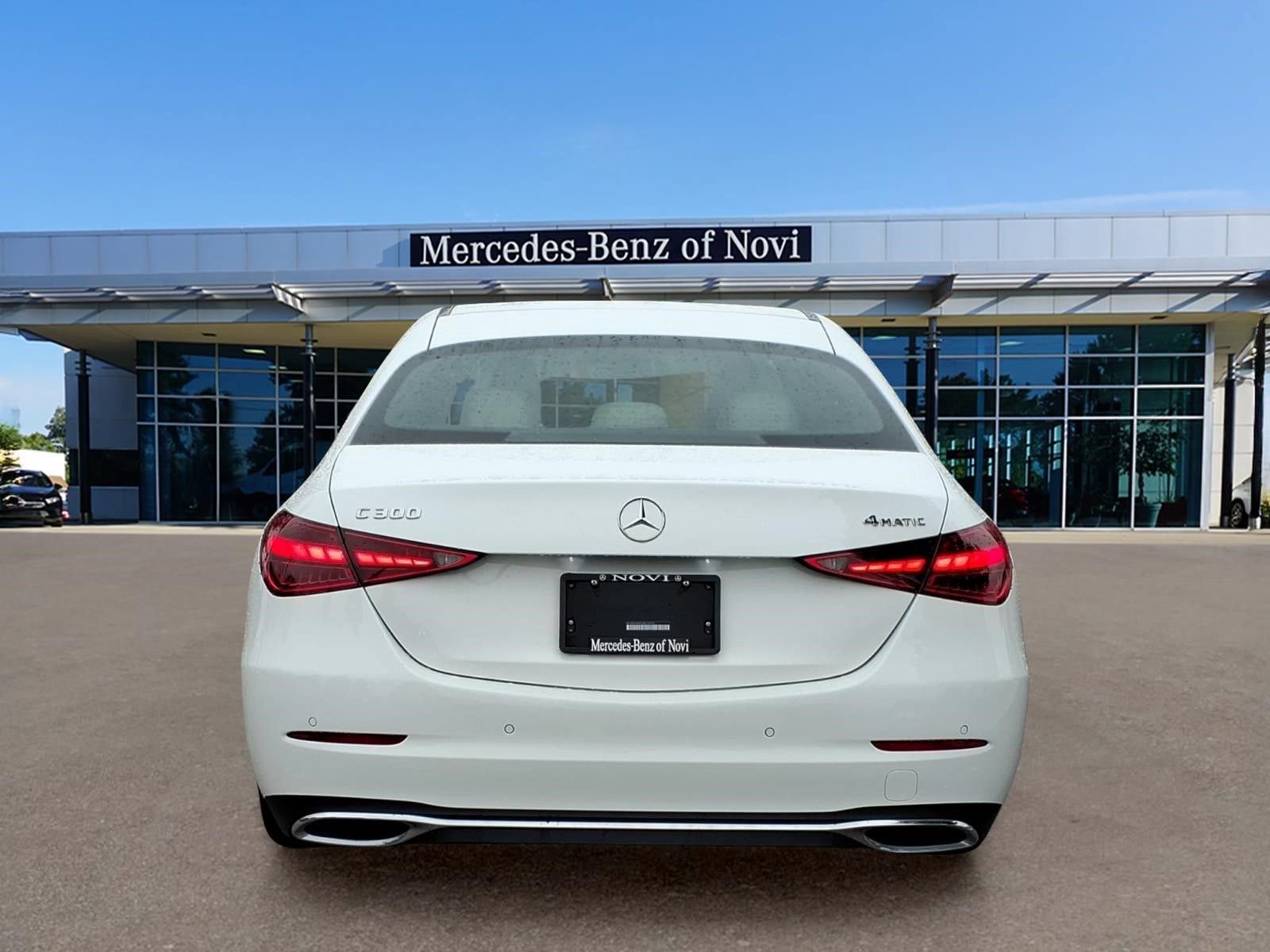 Used 2025 Mercedes-Benz C 300 4MATIC Sedan image 4