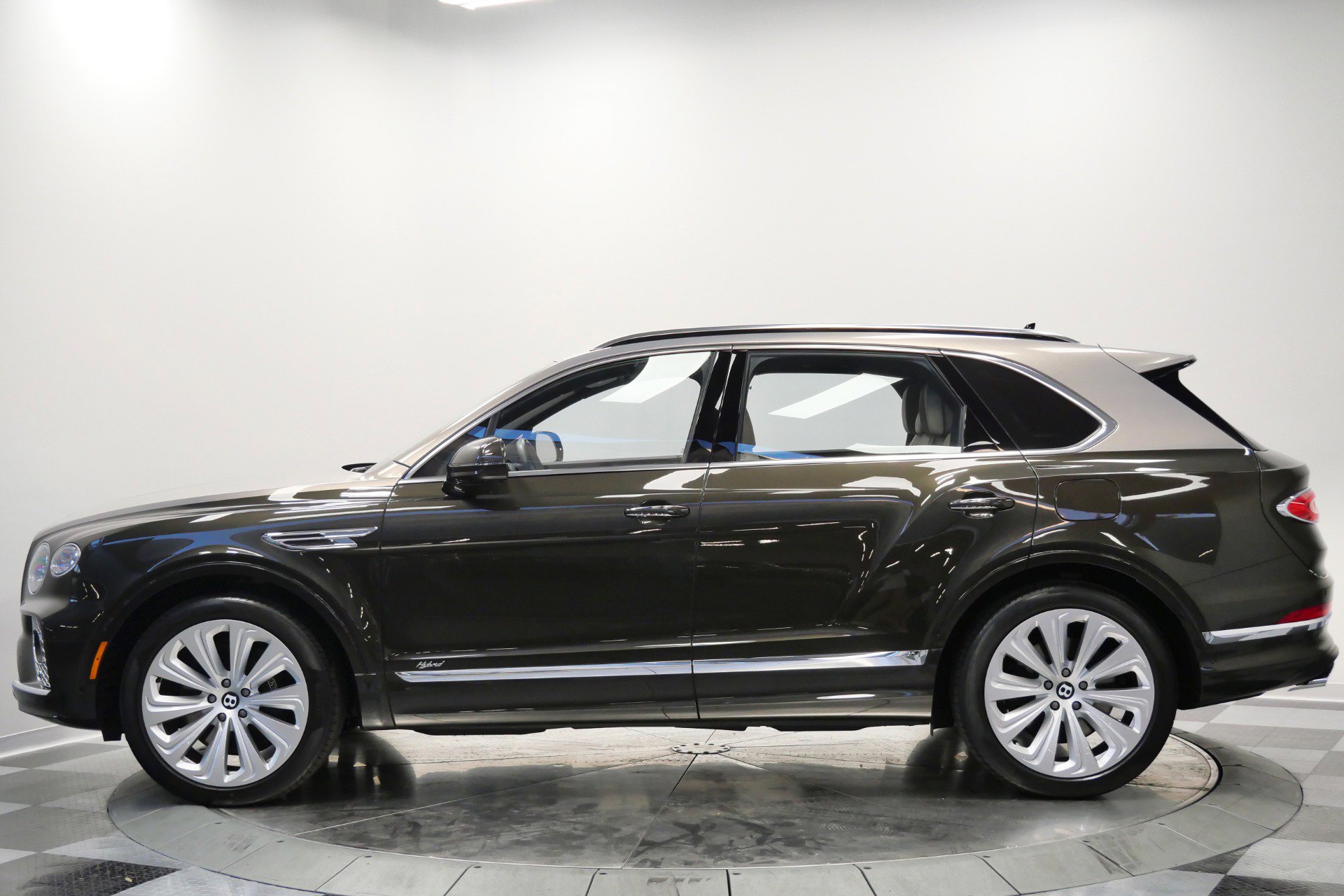 Used 2021 Bentley Bentayga Plug-In Hybrid image 6