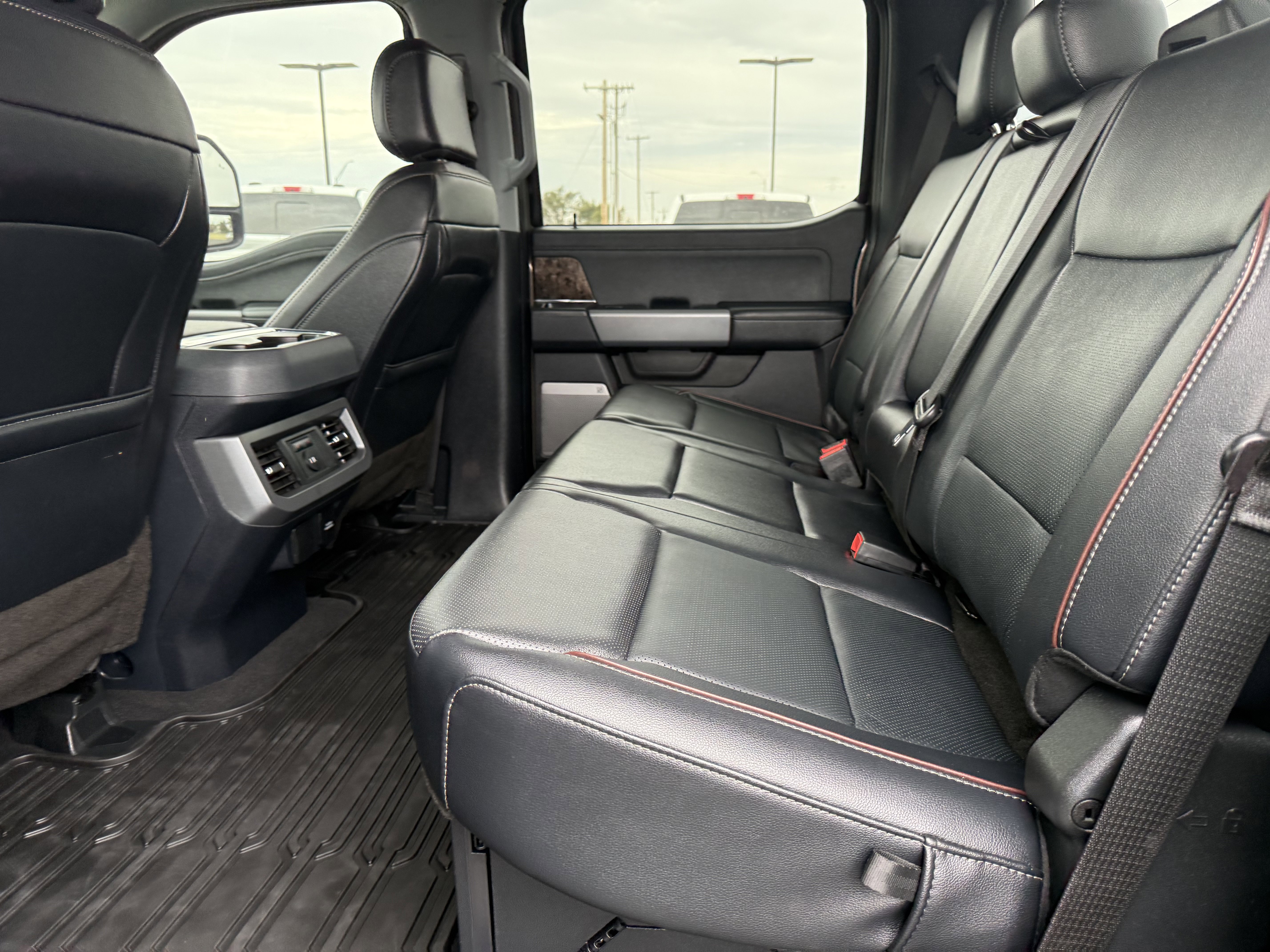 Used 2023 Ford F350 Lariat w/ Tow Technology Package image 8