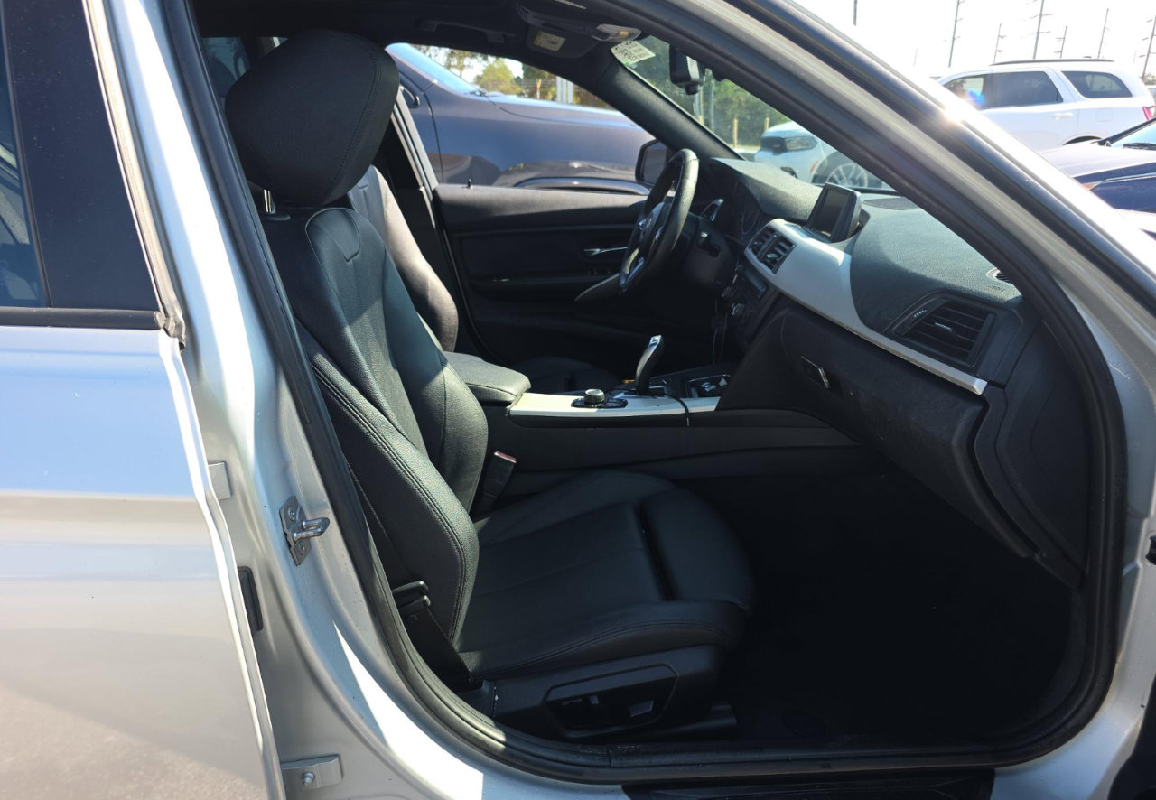 Used 2013 BMW 320i Sedan image 8