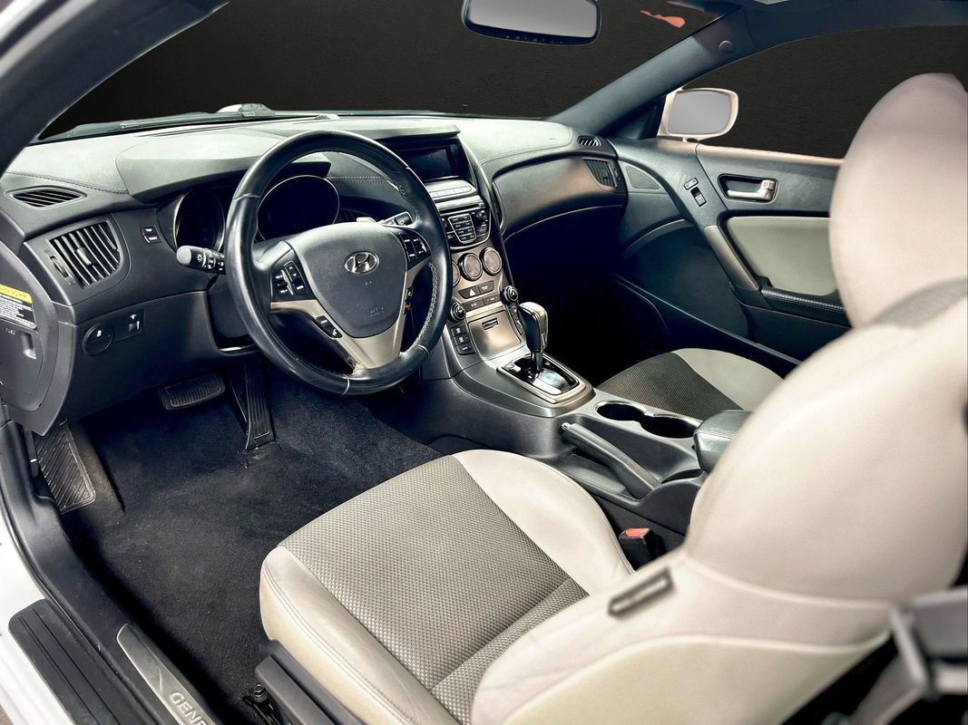 Used 2016 Hyundai Genesis 3.8 image 12