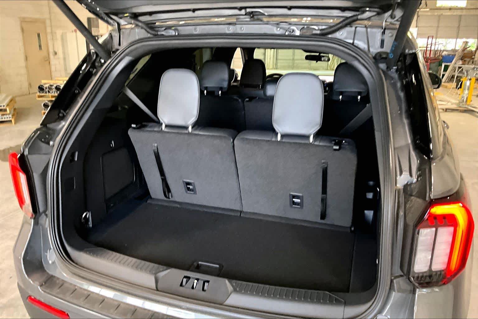 New 2026 Ford Explorer ST-Line RWD image 18