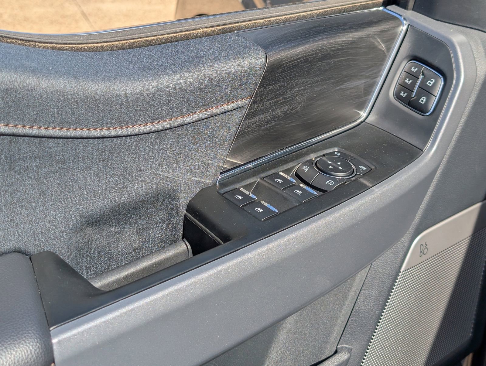 Used 2025 Ford F150 Lariat w/ Equipment Group 501A Mid image 27