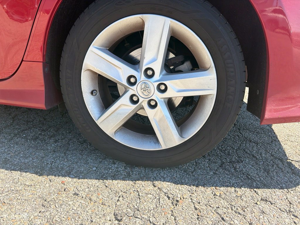 Used 2014 Toyota Camry SE FWD image 12